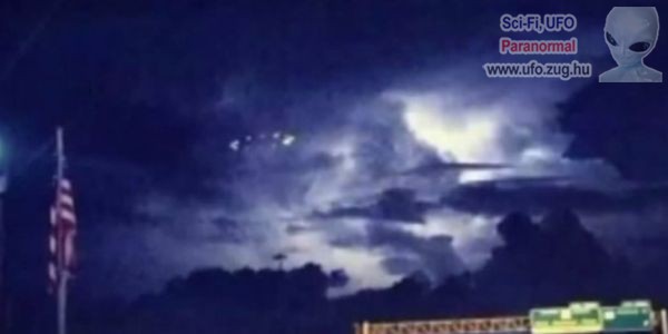 Viharfelhők közül bukkant fel az UFO
