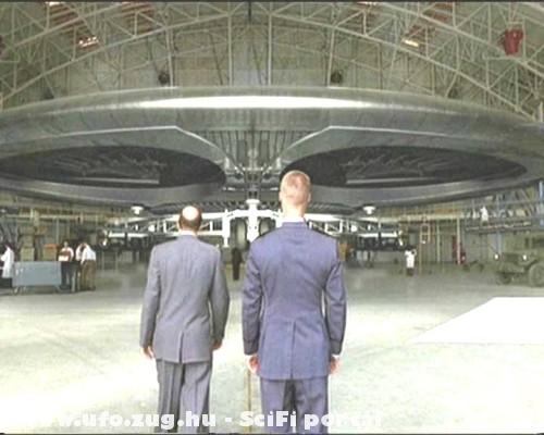 UFO a hangárban! 51-es körzet!