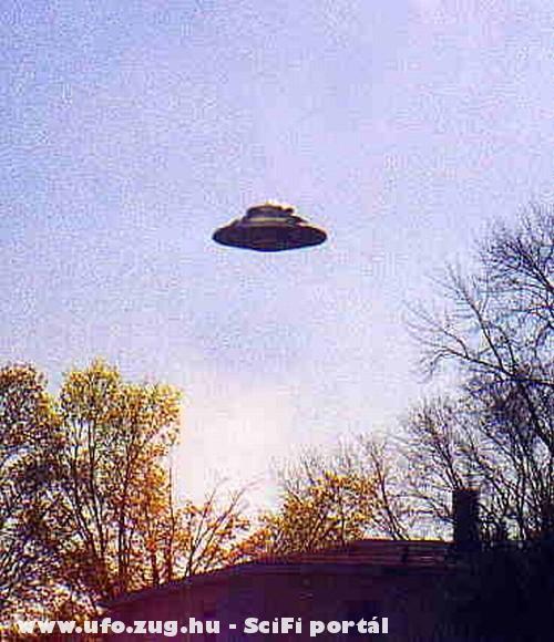 UFO a ház felett!