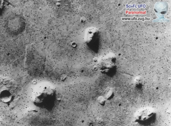 Piramis vagy arc a Mars felszínén?