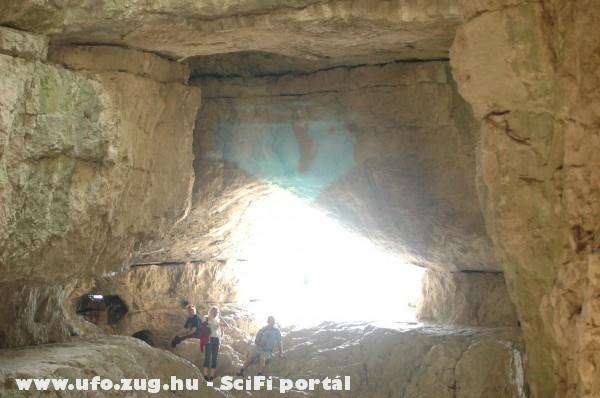 Egy érdekes kép a Suba barlangban